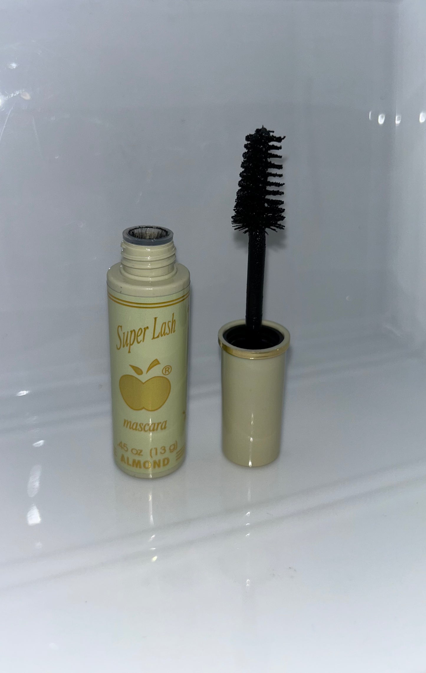 Almond mascara