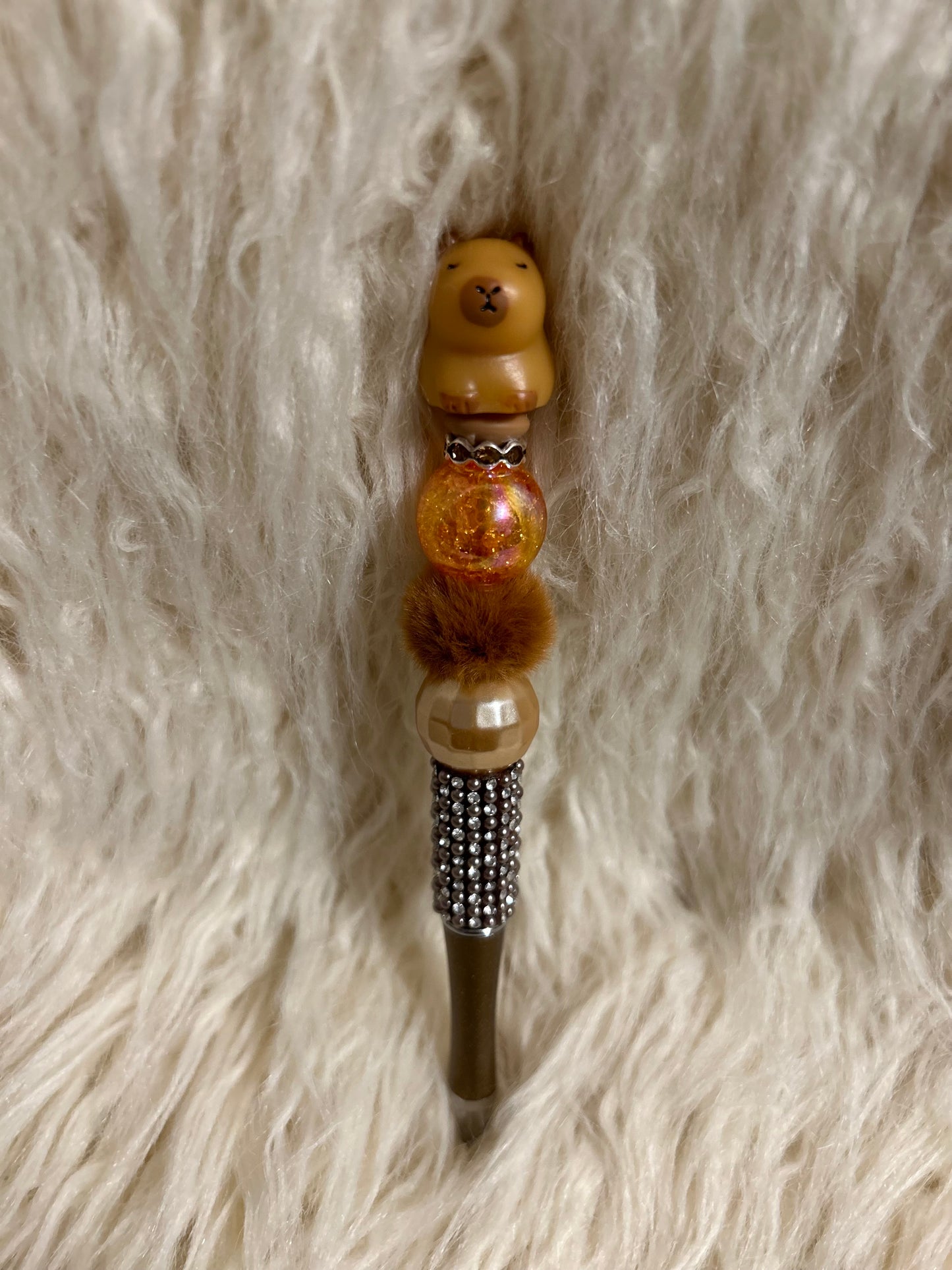 Sitting Capybara pen