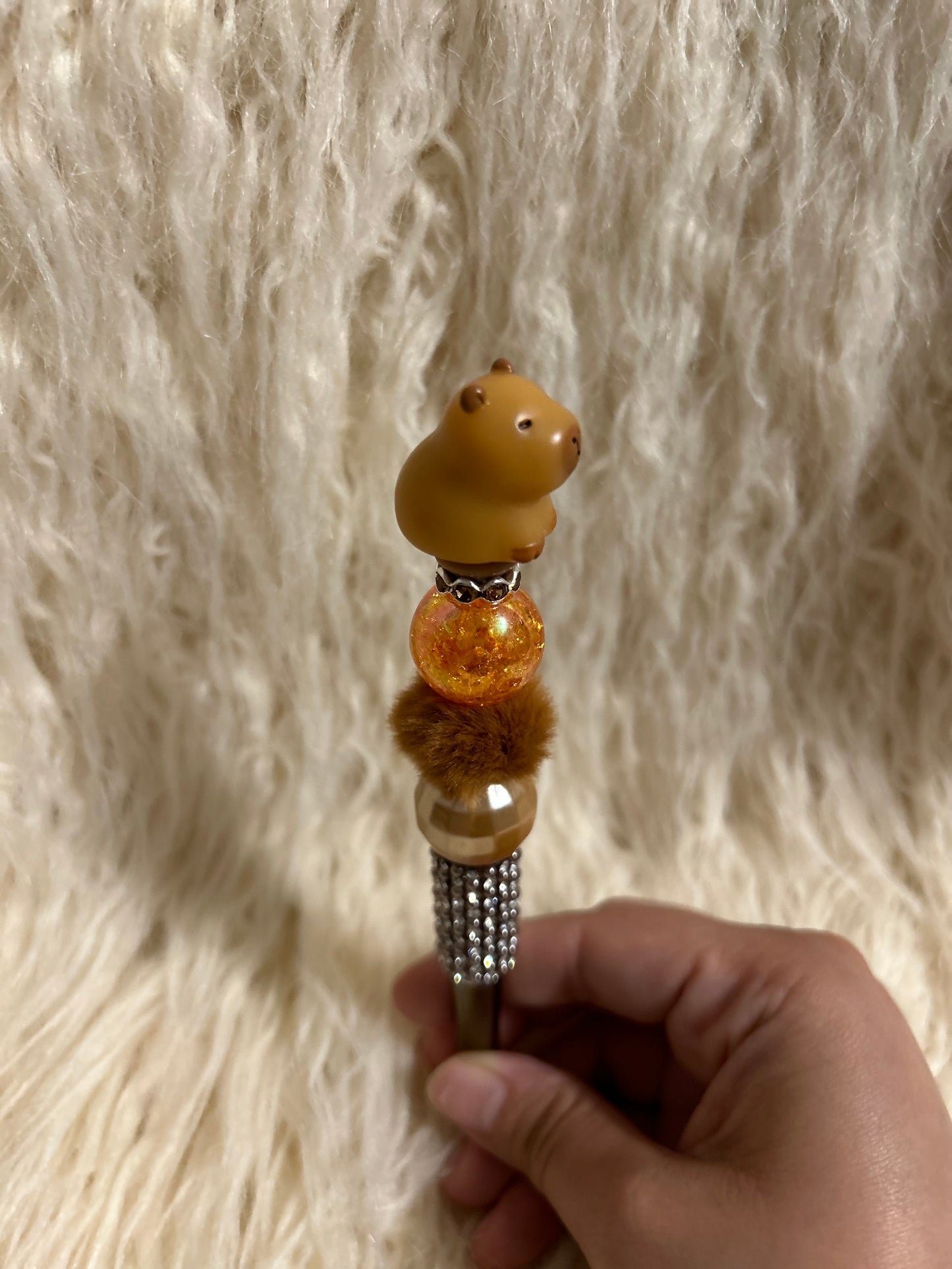 Sitting Capybara pen